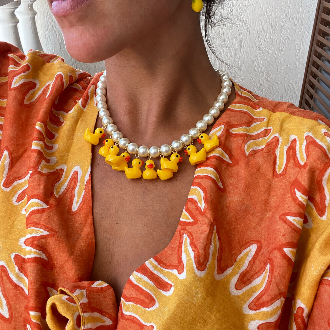 Big pearl duck necklace