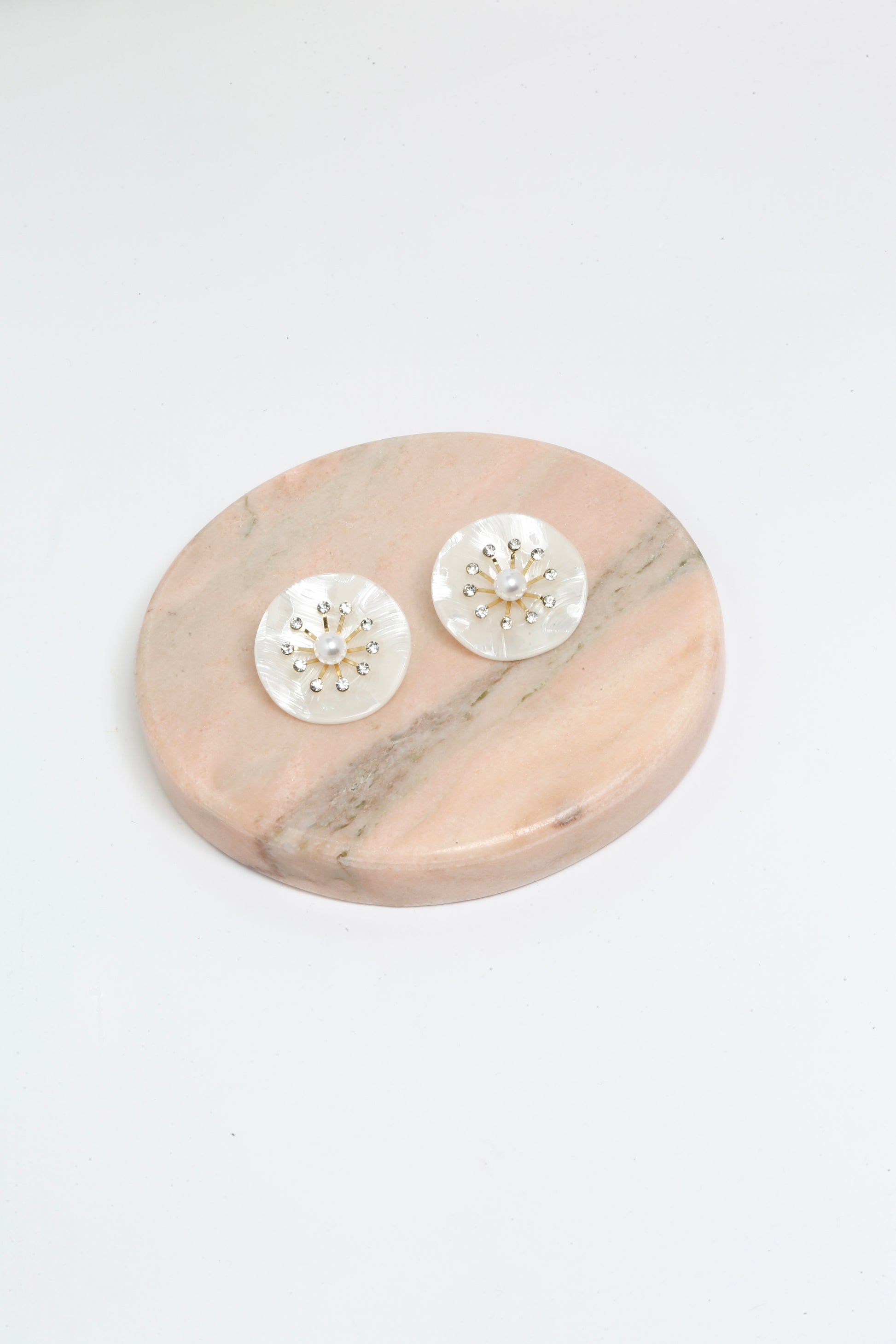 Pearly white earrings