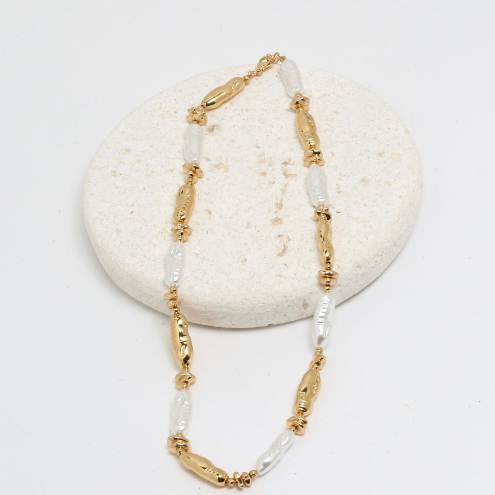 Pearl golden necklace