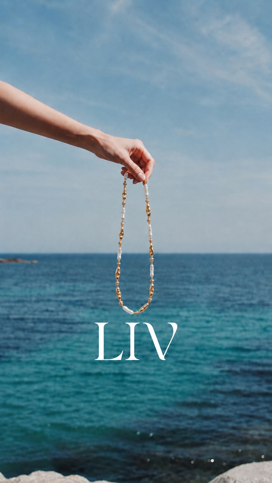 Pearl golden necklace
