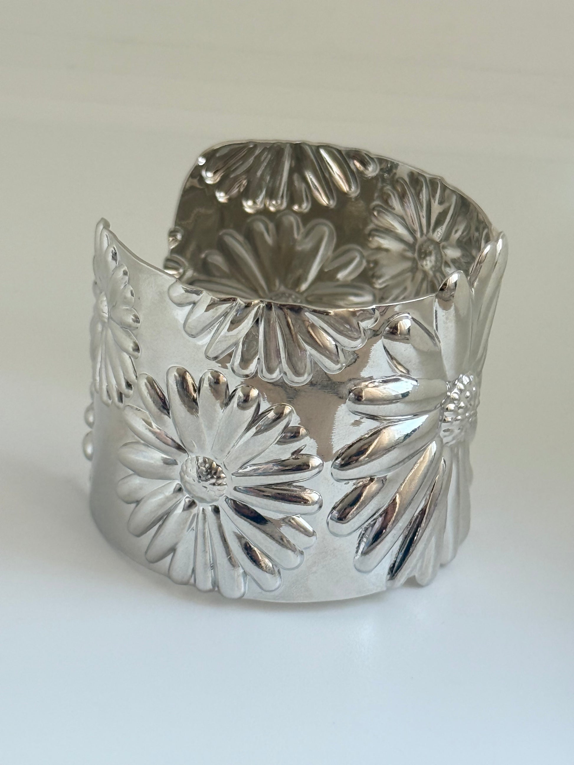 Silver flower handcuff
