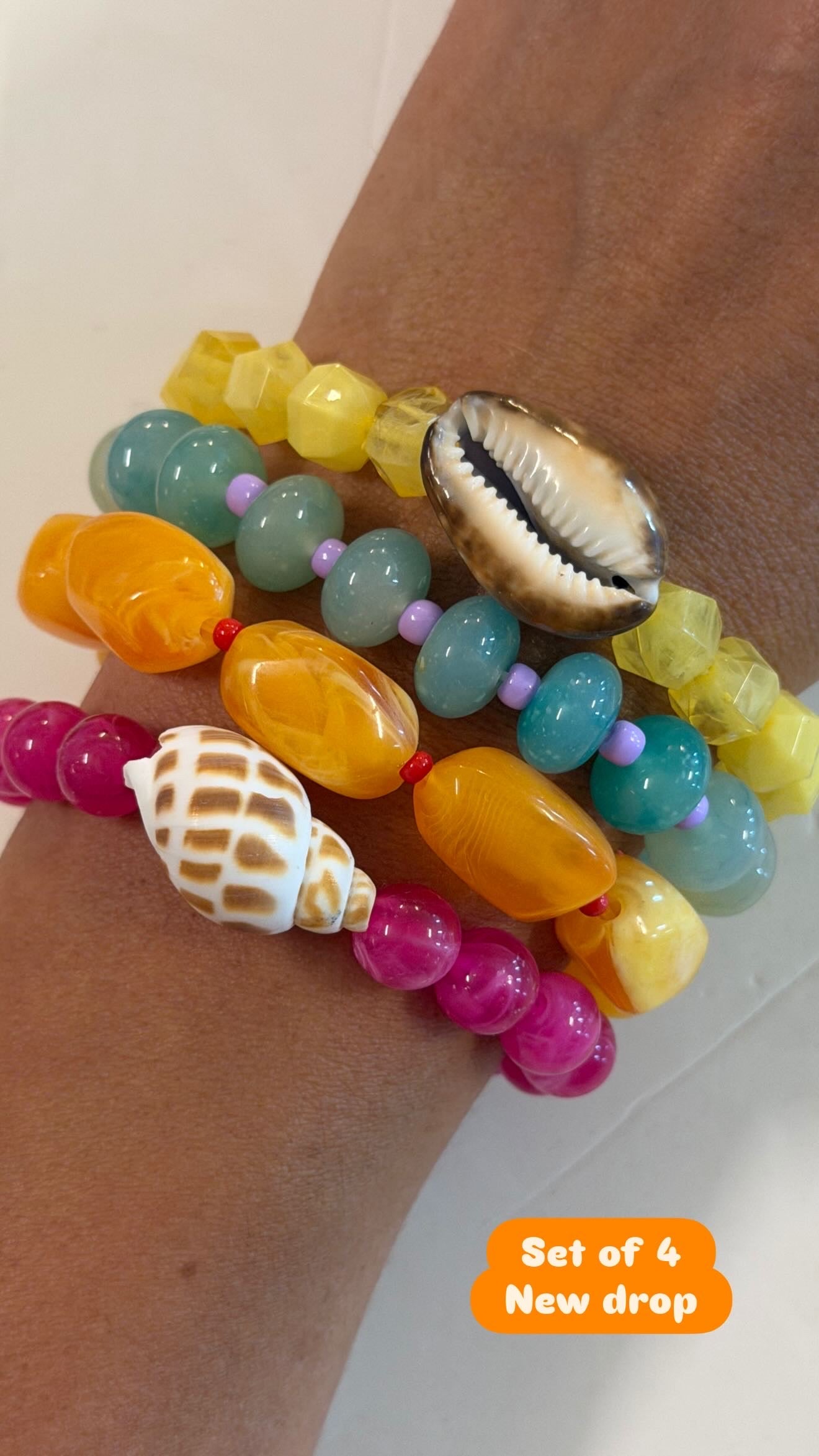 Set of 4 chunky bracelets