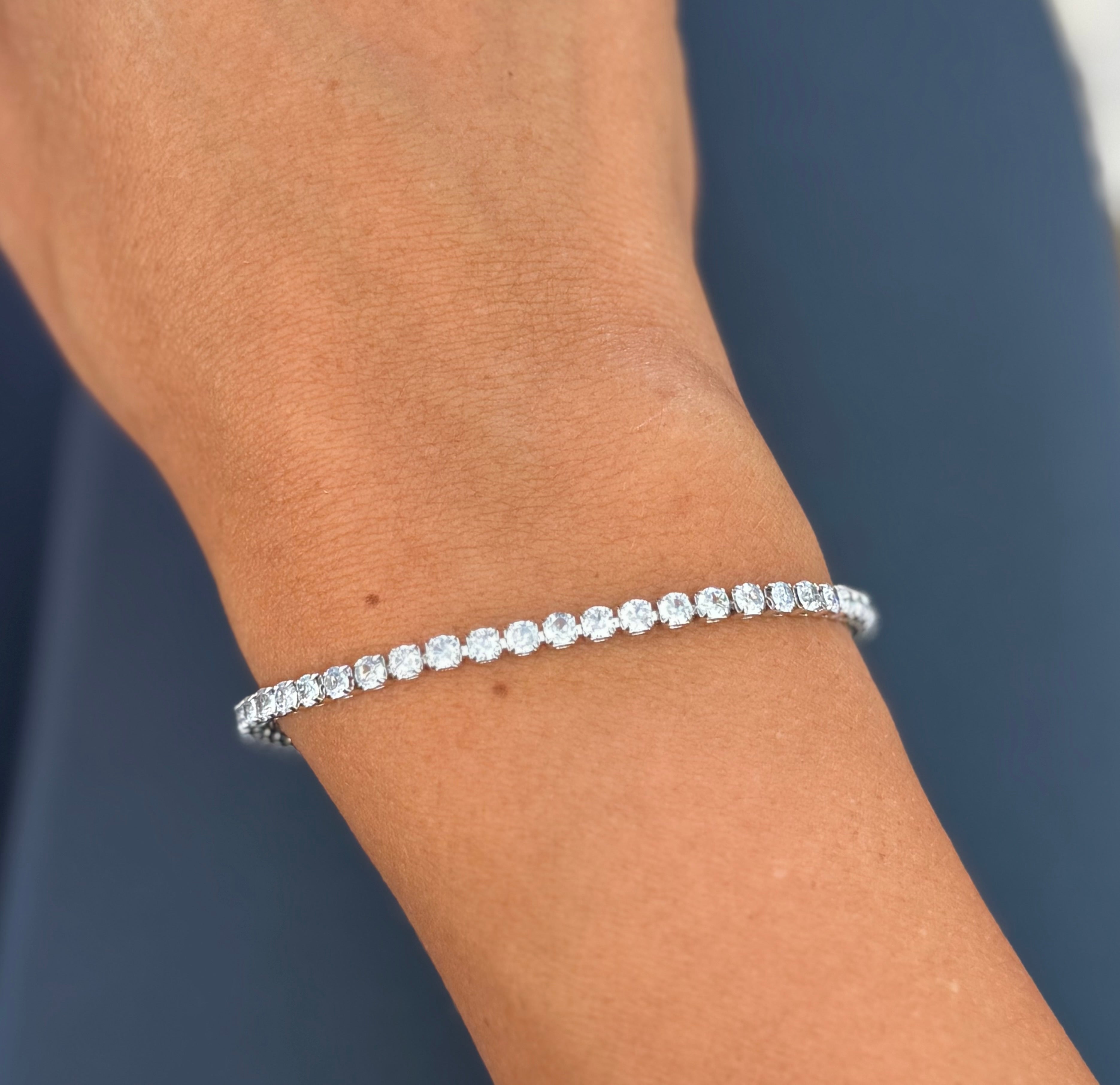 Round cut tennis bracelet