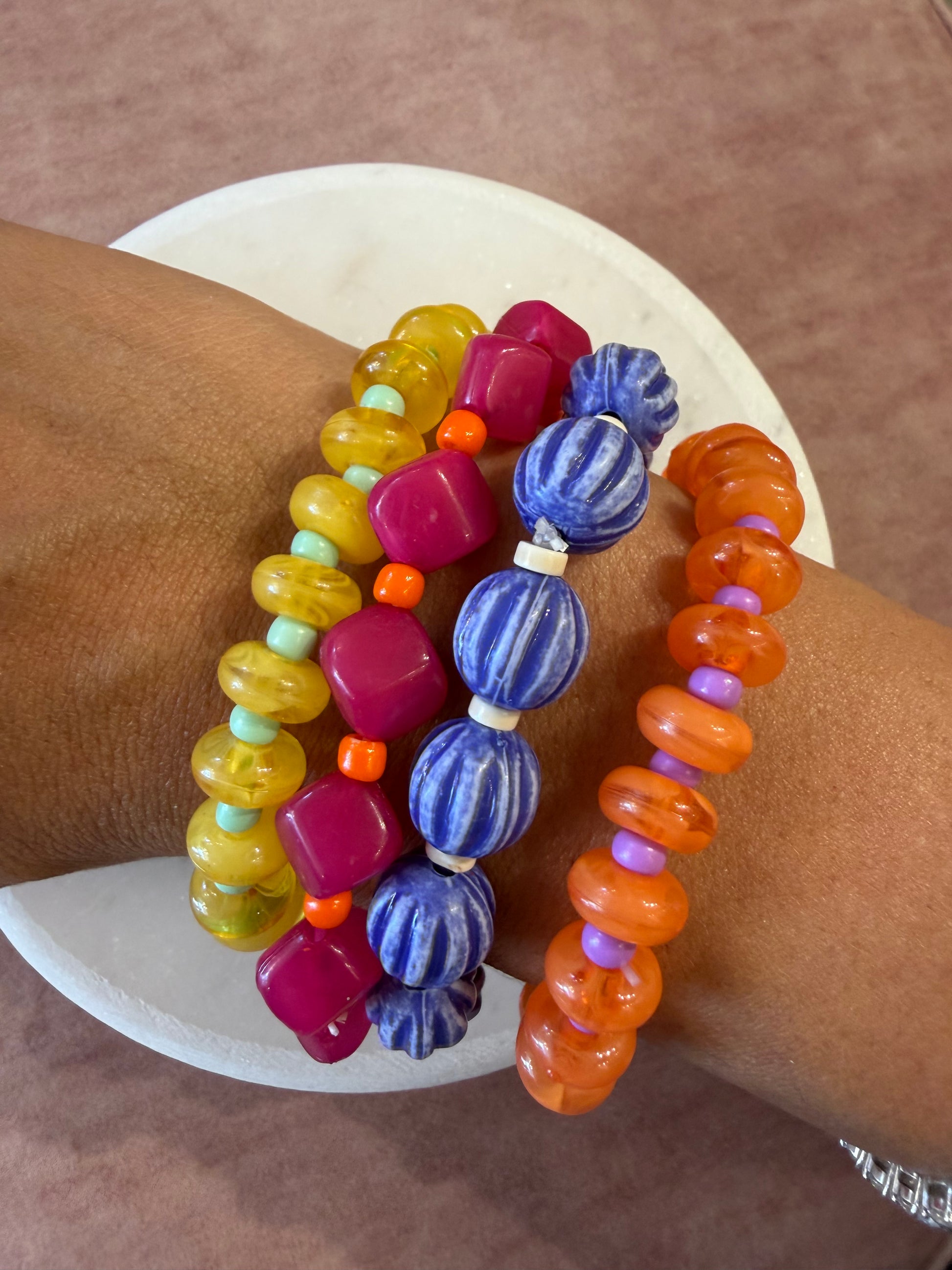 Set of 4 multicolor beaded bracelets