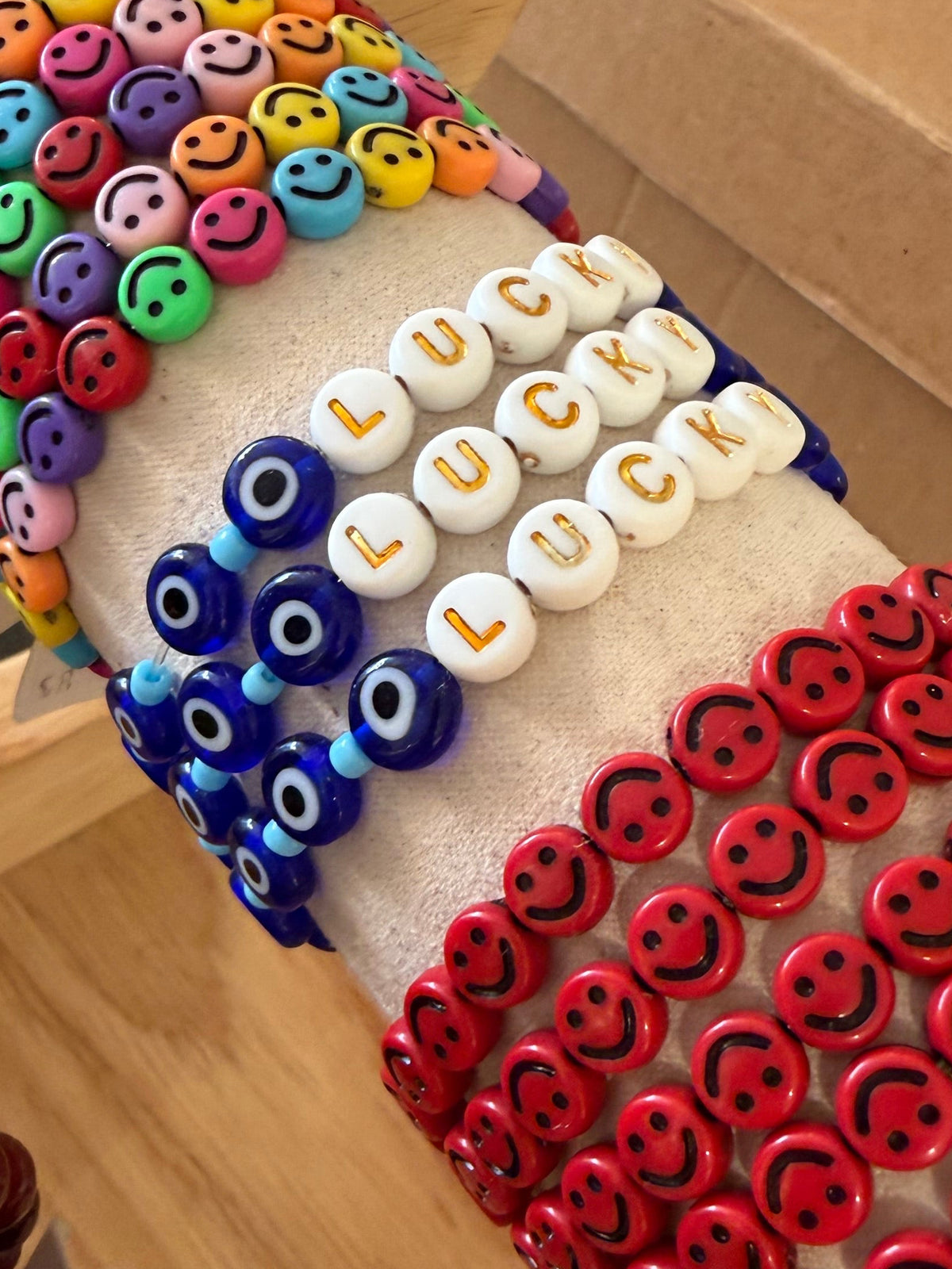 Full smiley bracelet in red