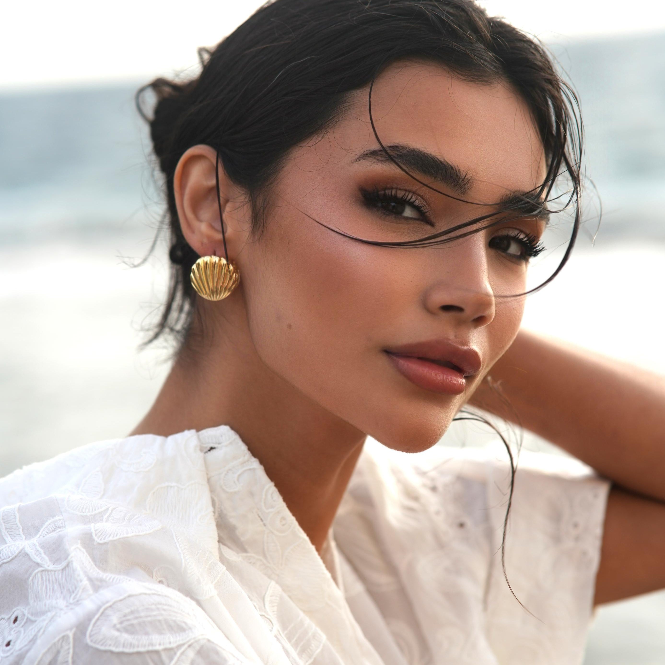 Seashell golden studs