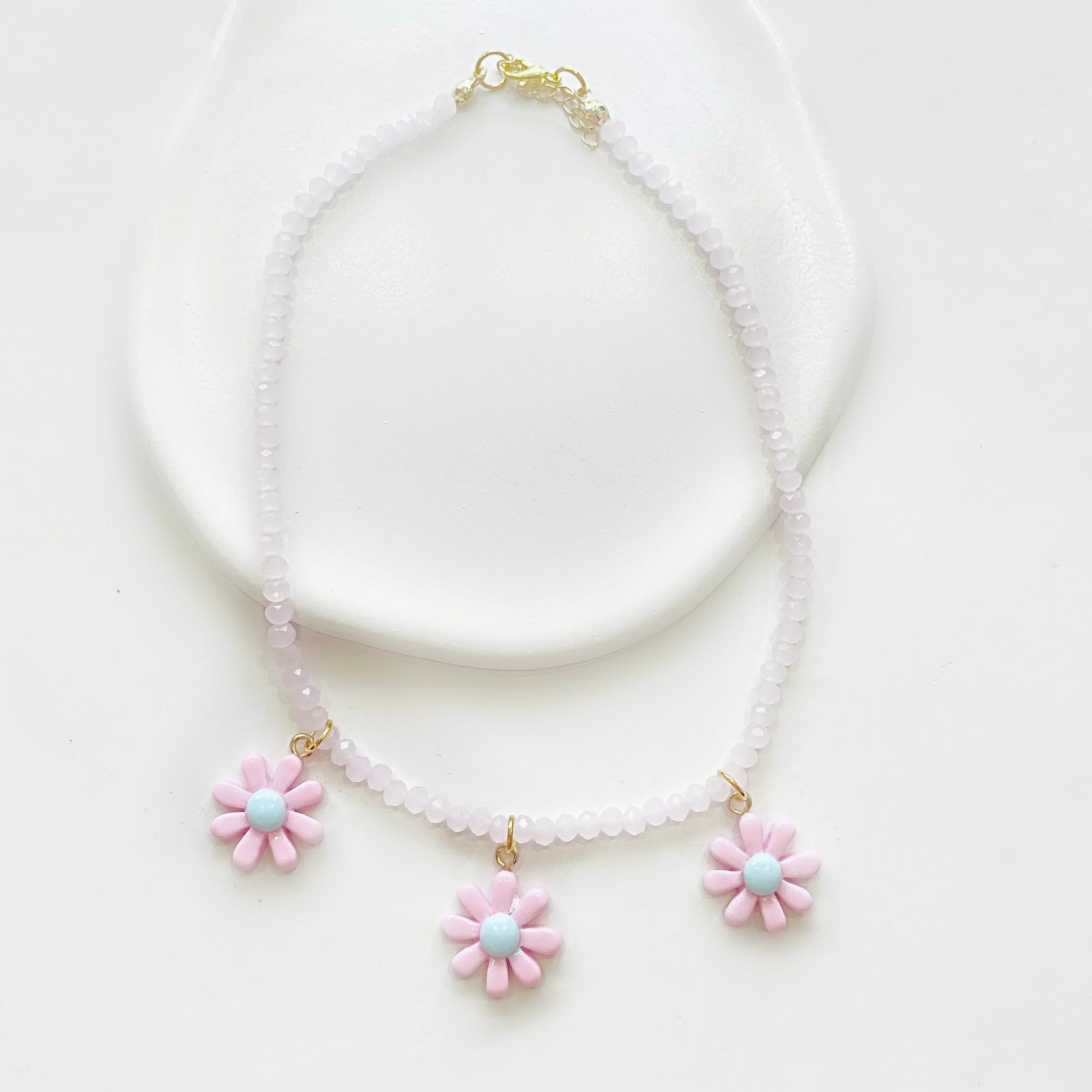 Soft pink daisies necklace