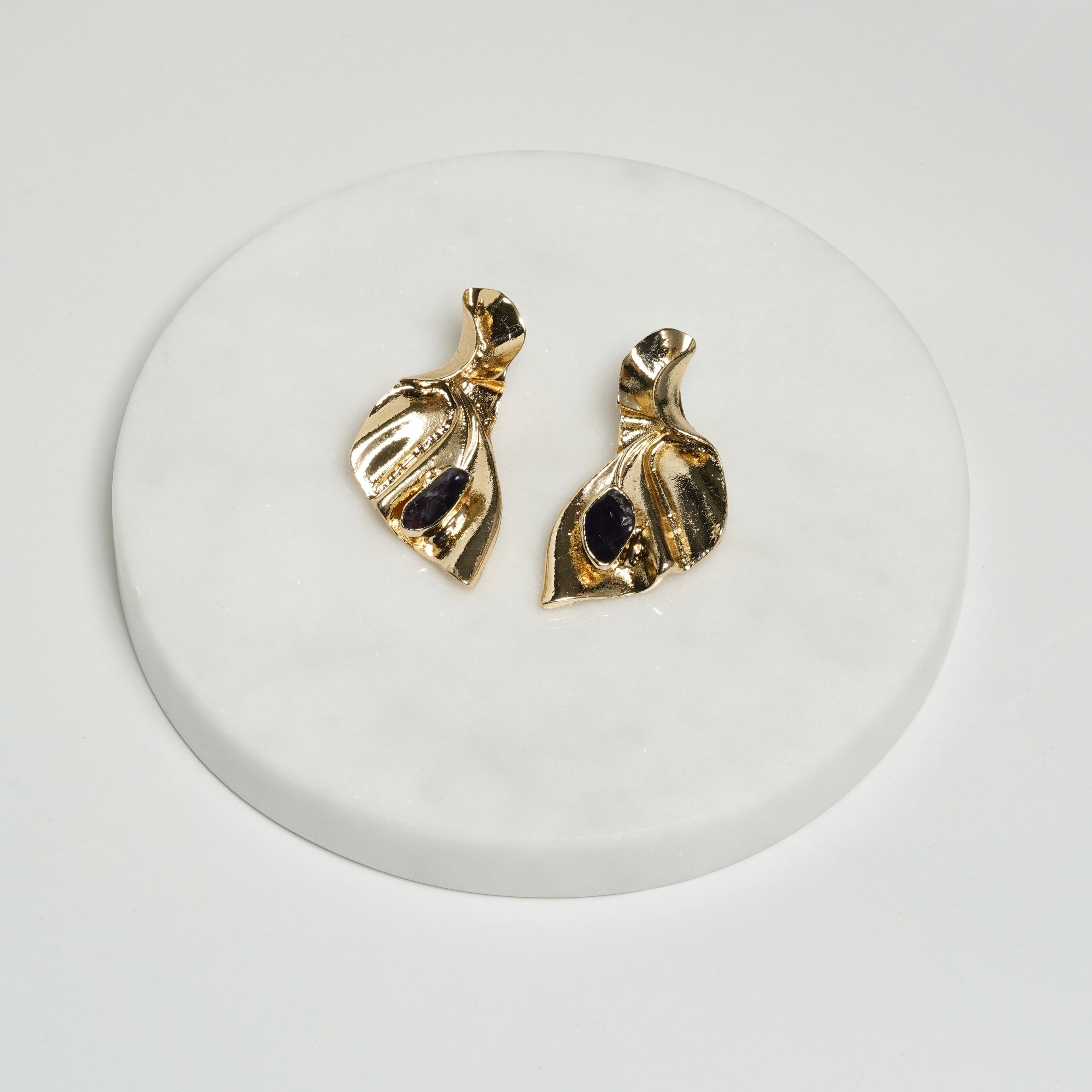 Brown sculpture earrings