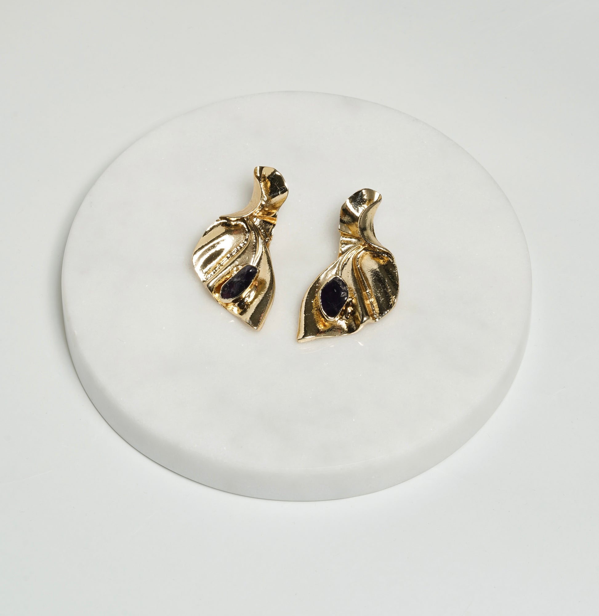 Brown sculpture earrings