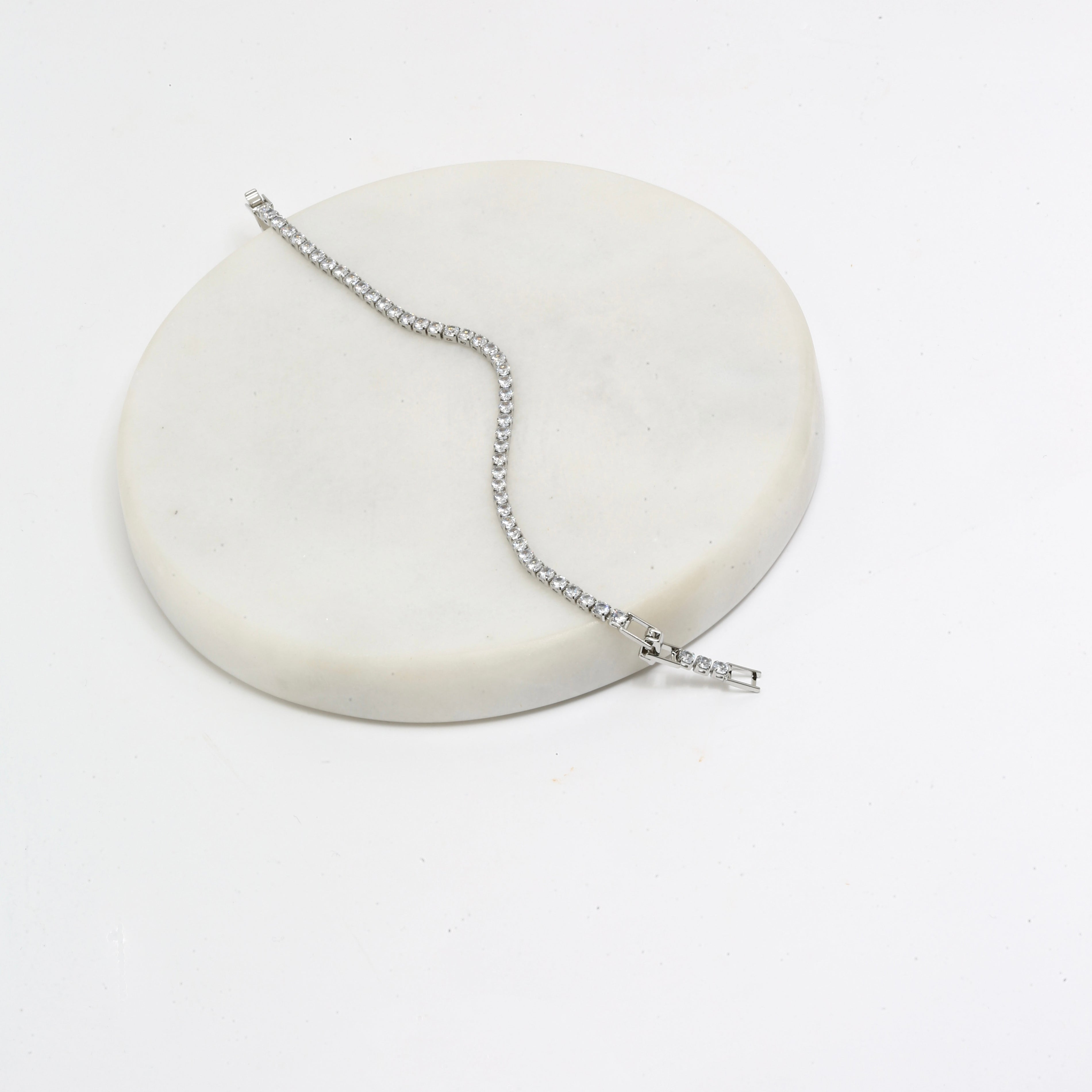 Round cut tennis bracelet