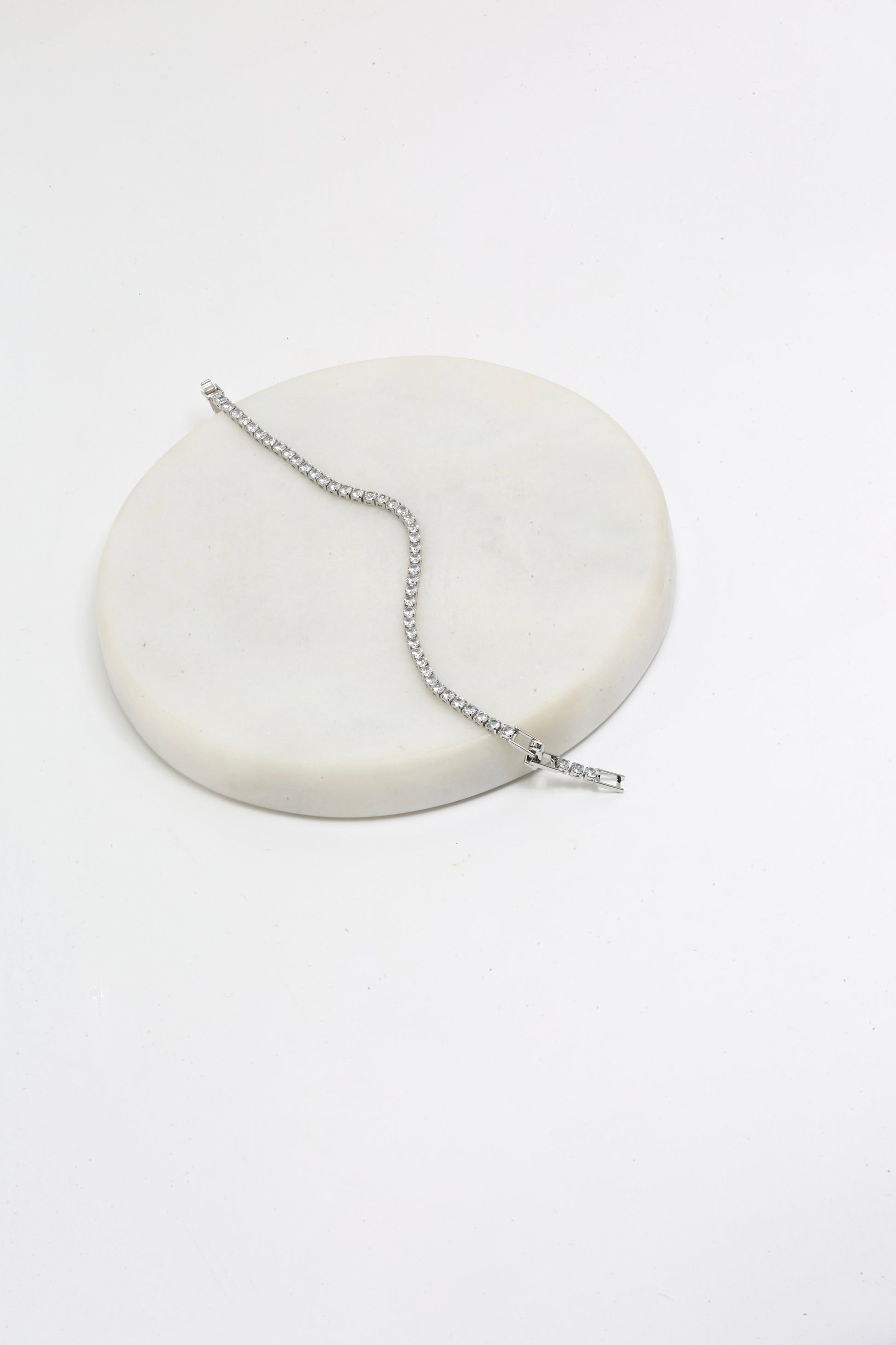 Round cut tennis bracelet