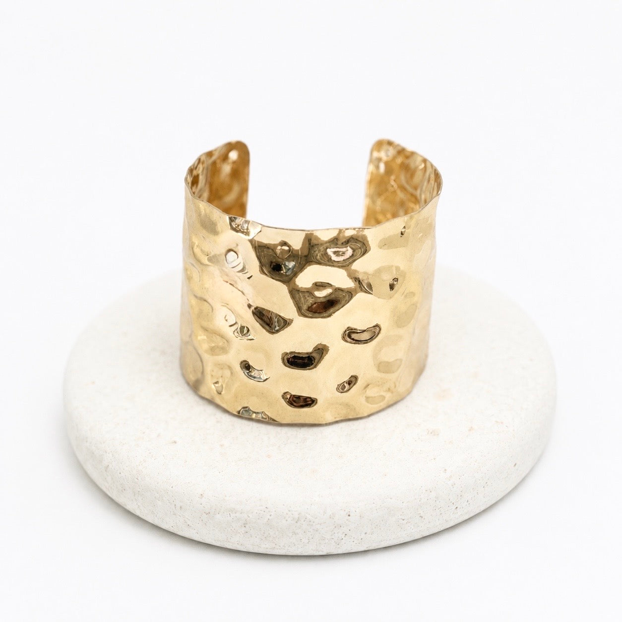 Hammered hand cuff
