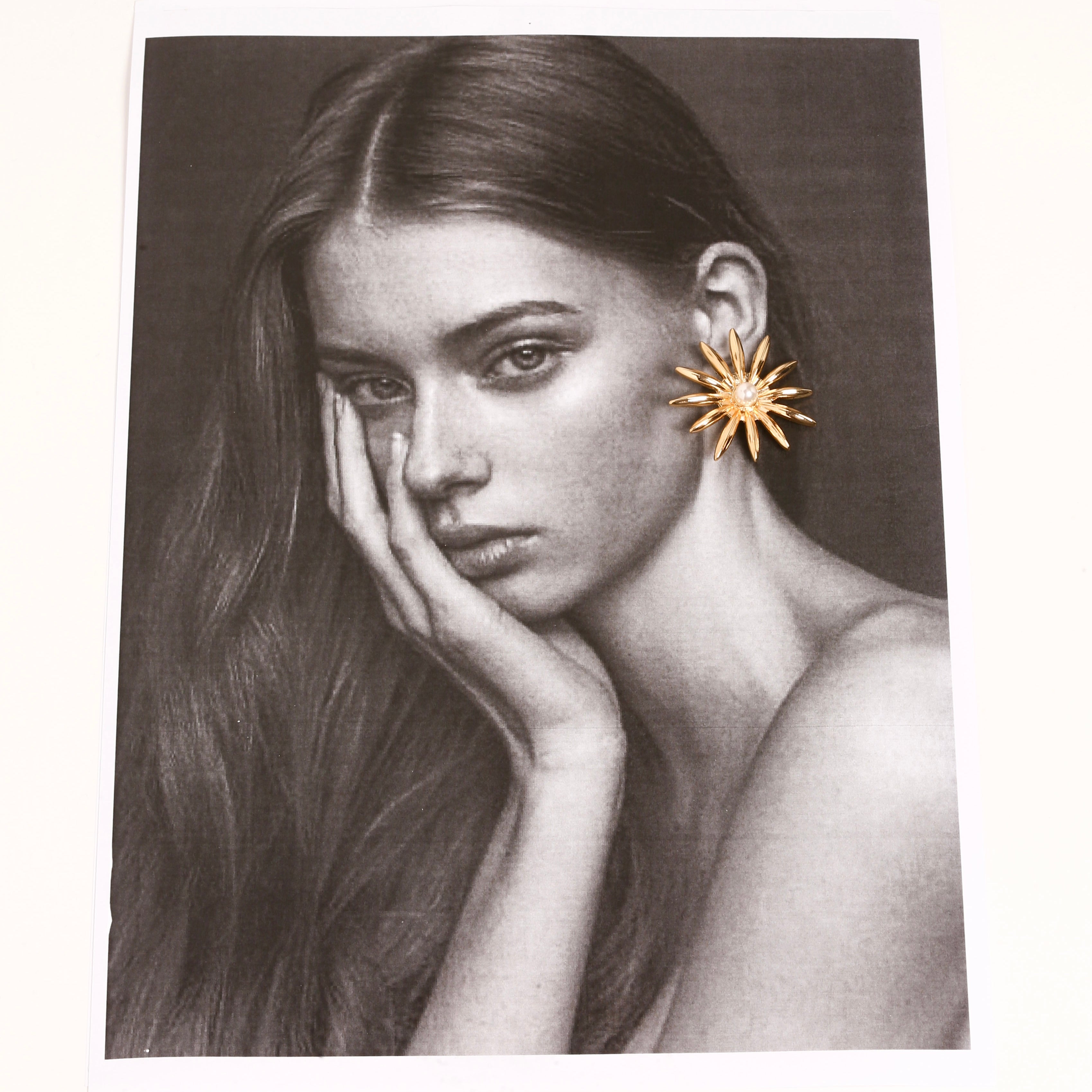 Medium flower pearl earrings