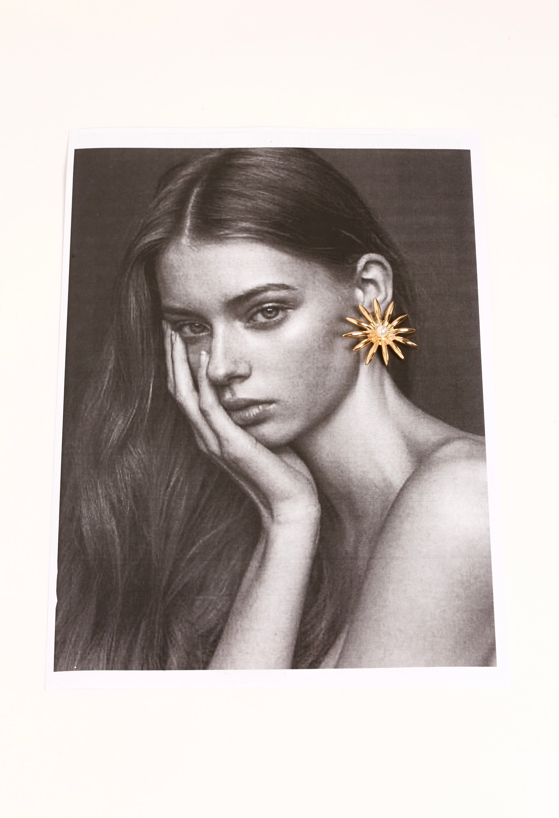 Medium flower pearl earrings
