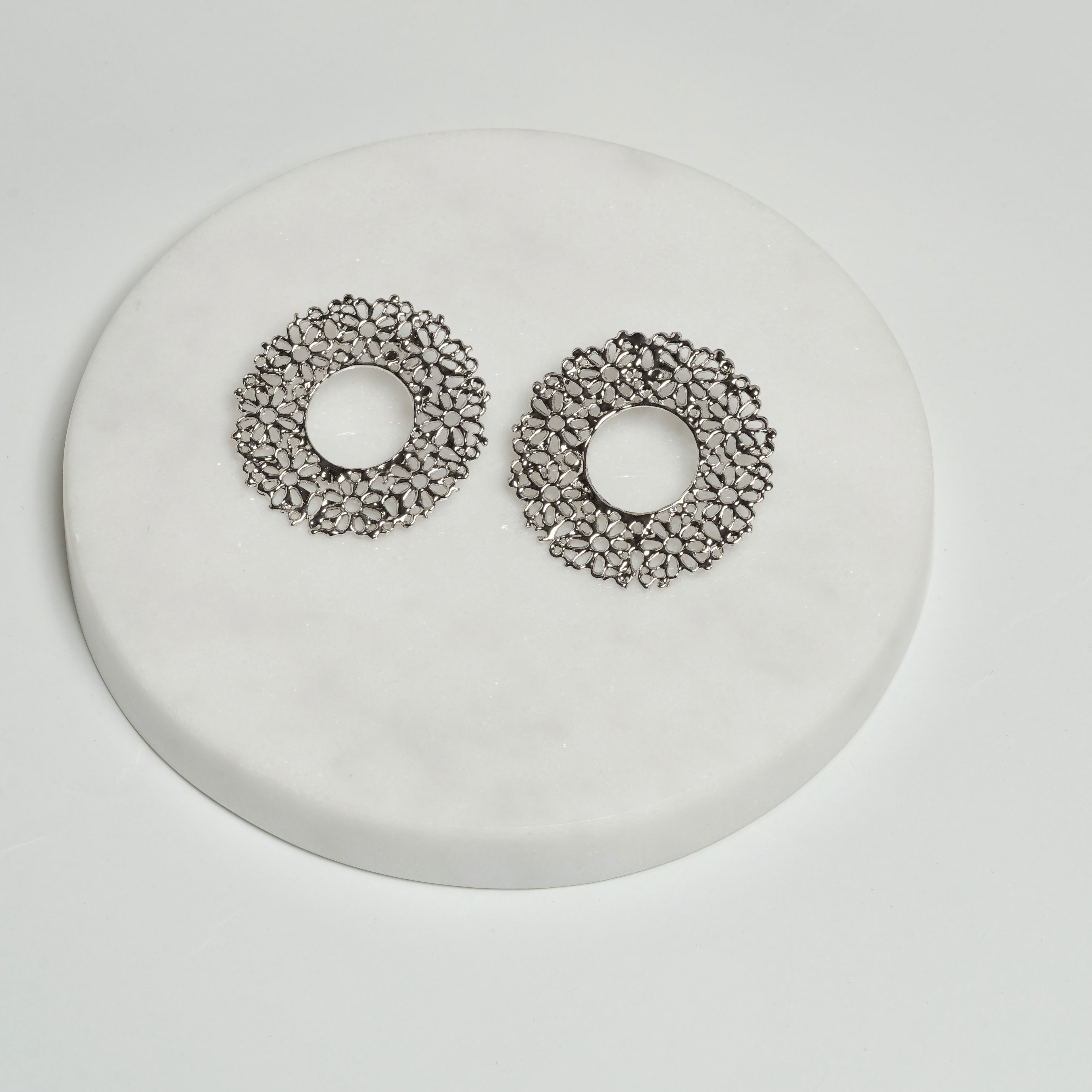 Floral engraved earrings