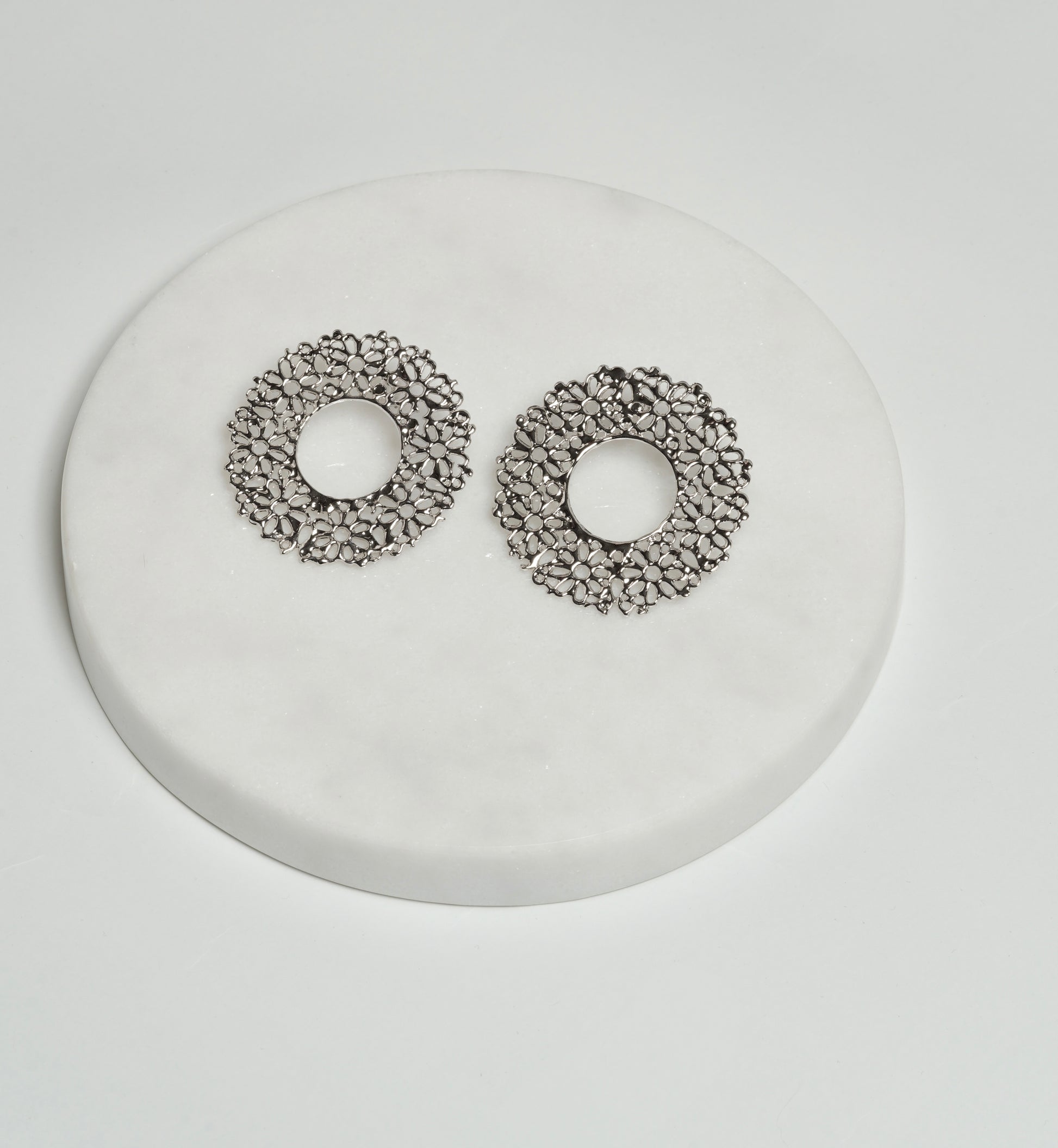 Floral engraved earrings