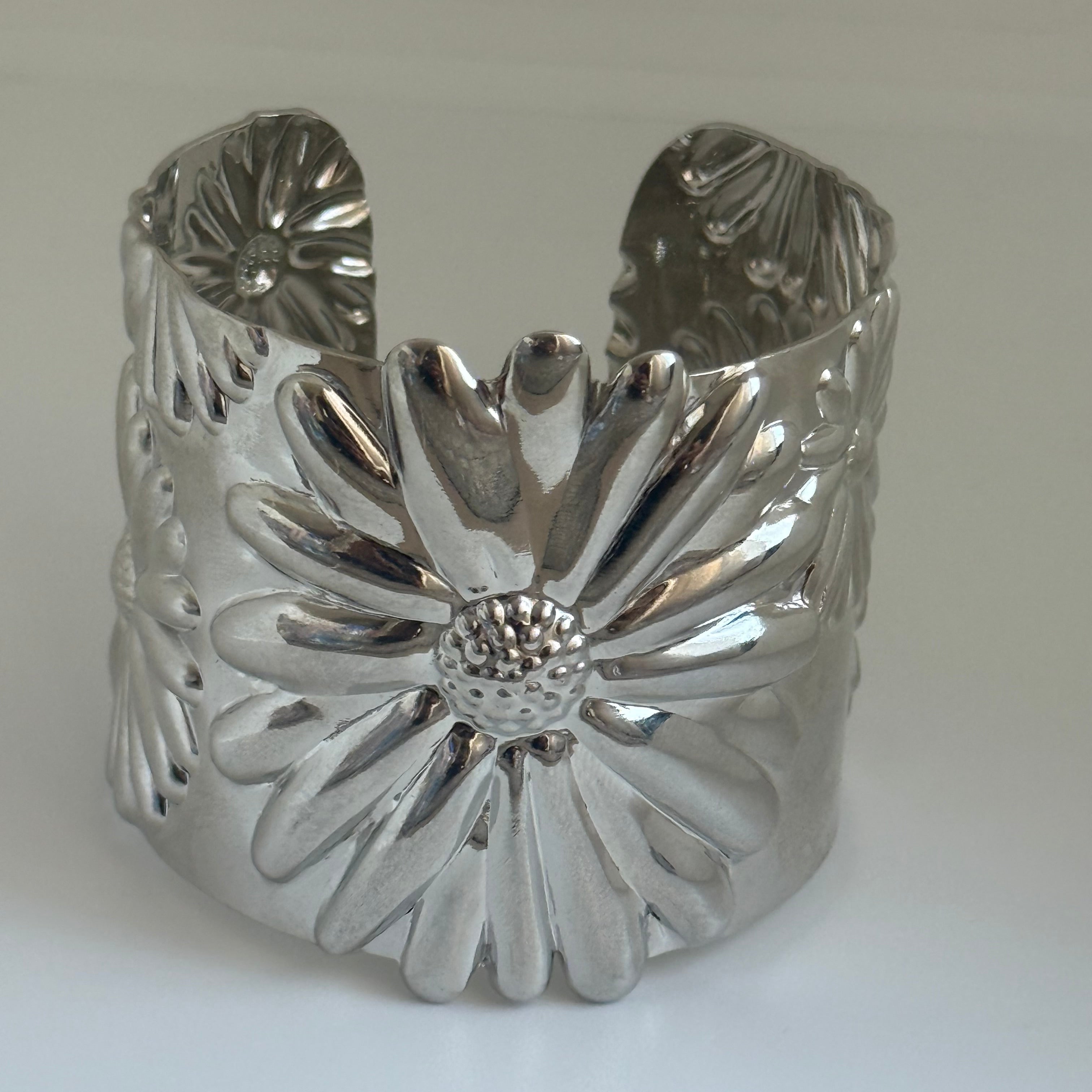 Silver flower handcuff