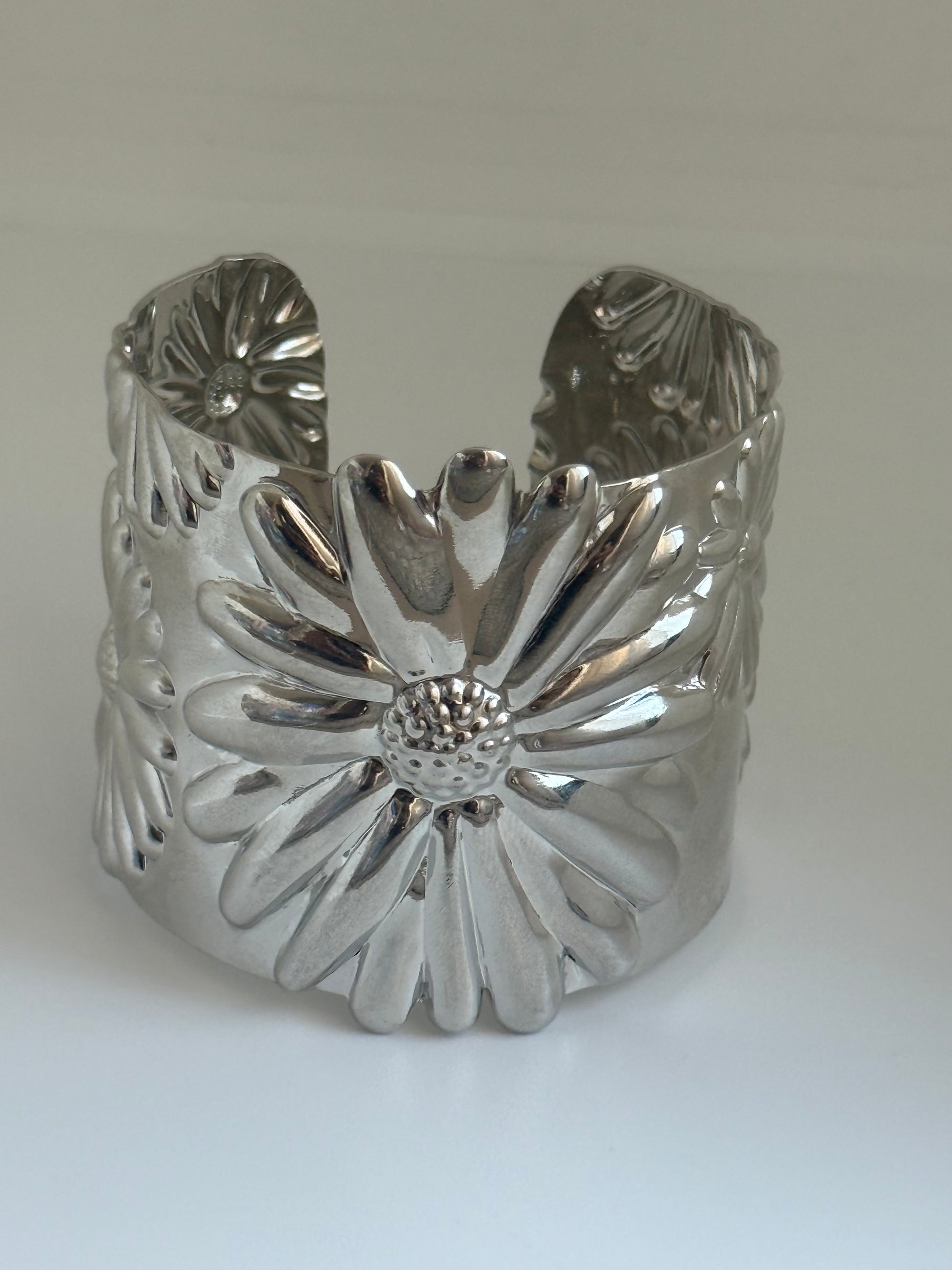 Silver flower handcuff