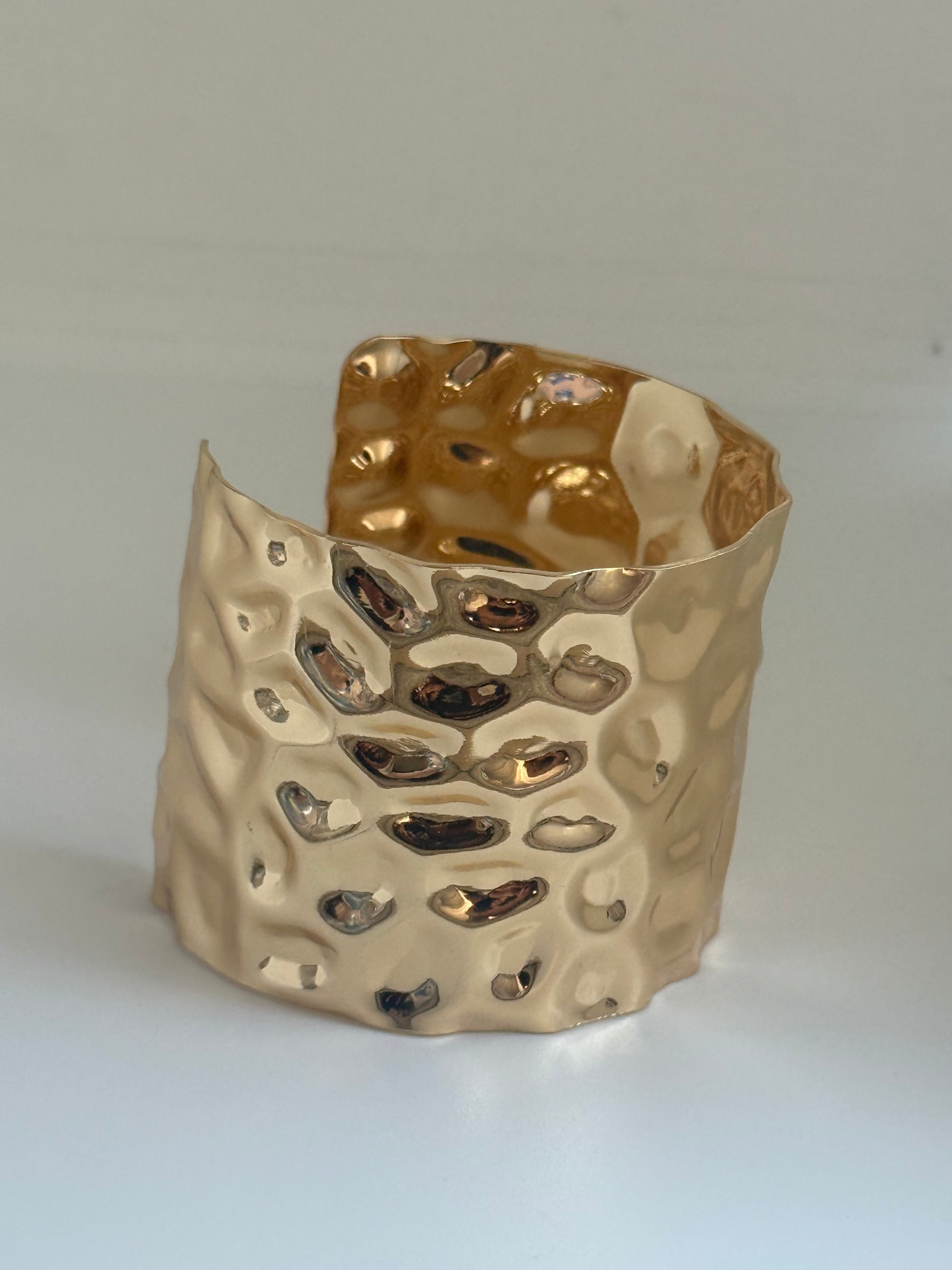 Hammered hand cuff