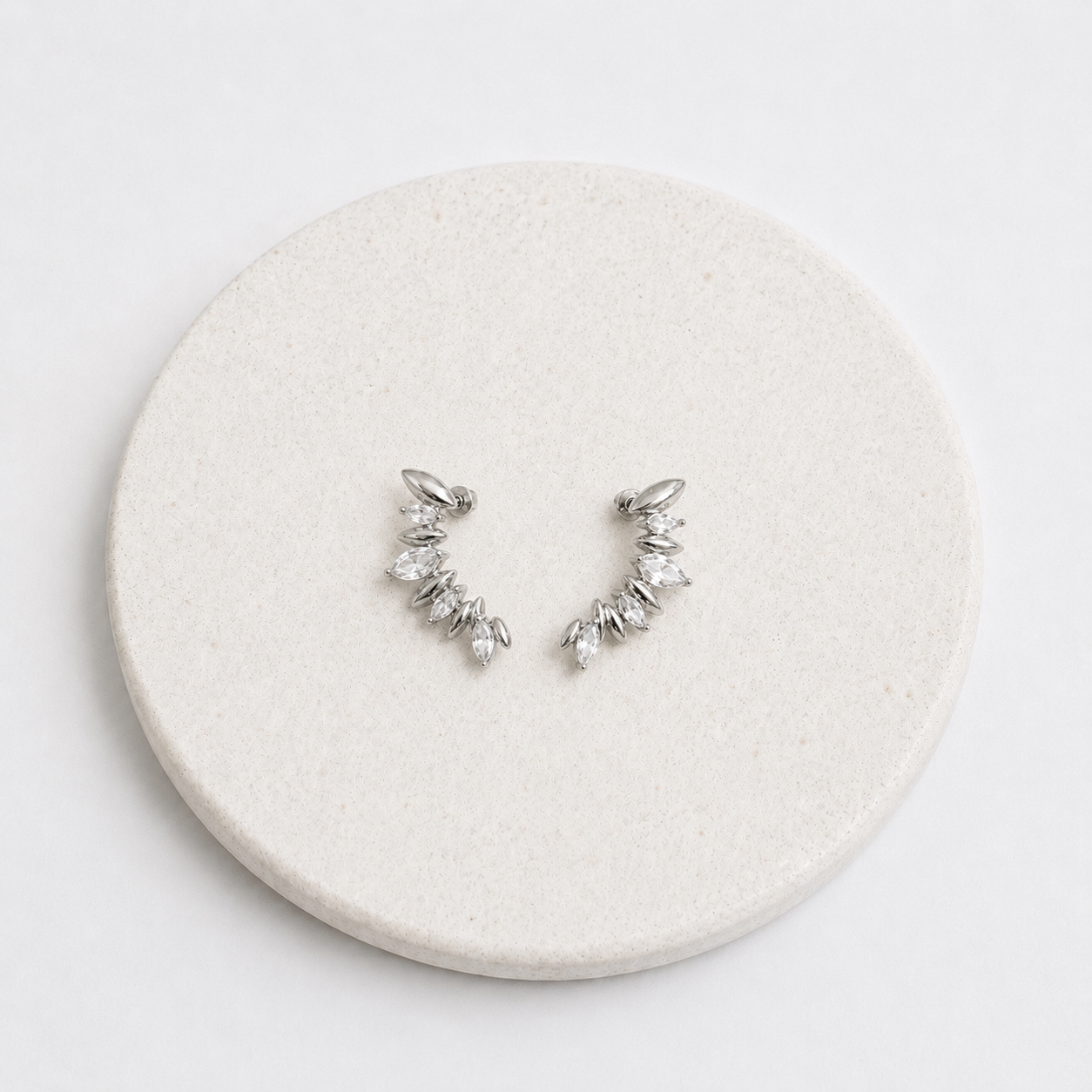 Curved earrings silver