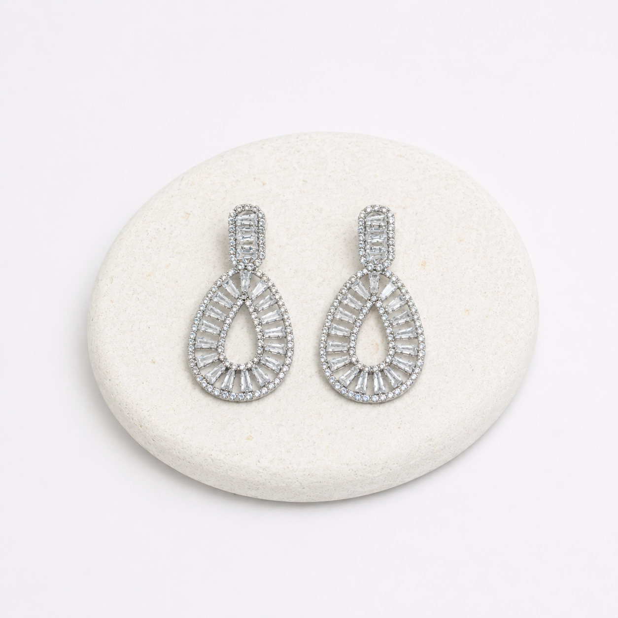 Modern shape sparkly earrings