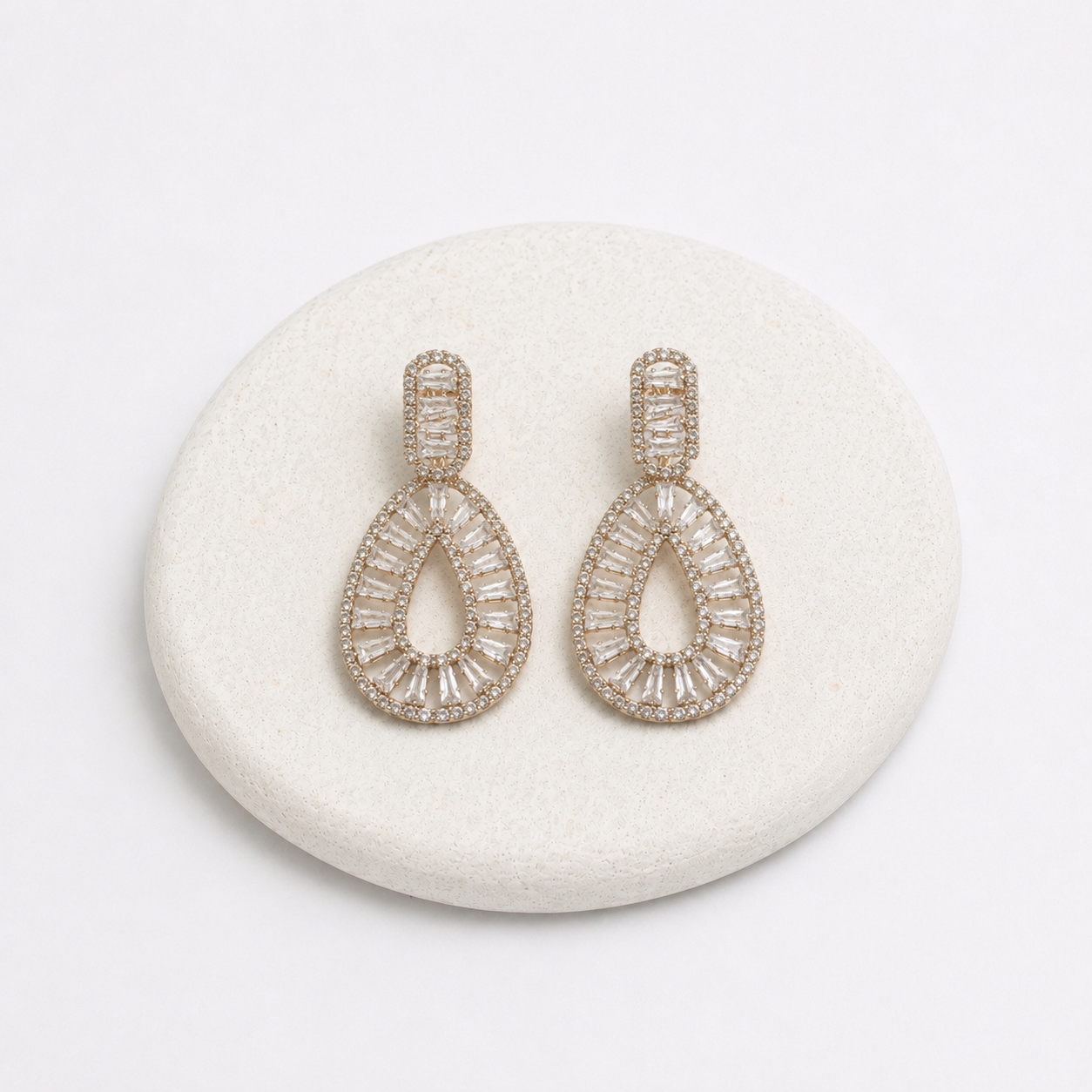 Modern shape sparkly earrings